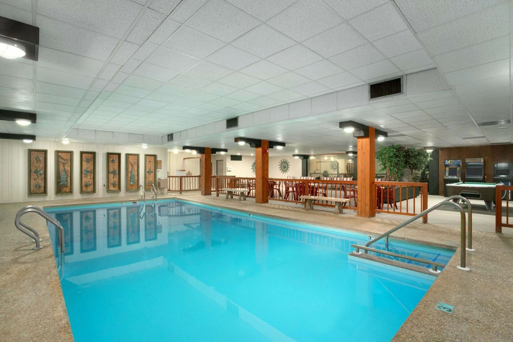 Clarion Pointe Rhinelander Downtown Hotel Buitenkant foto