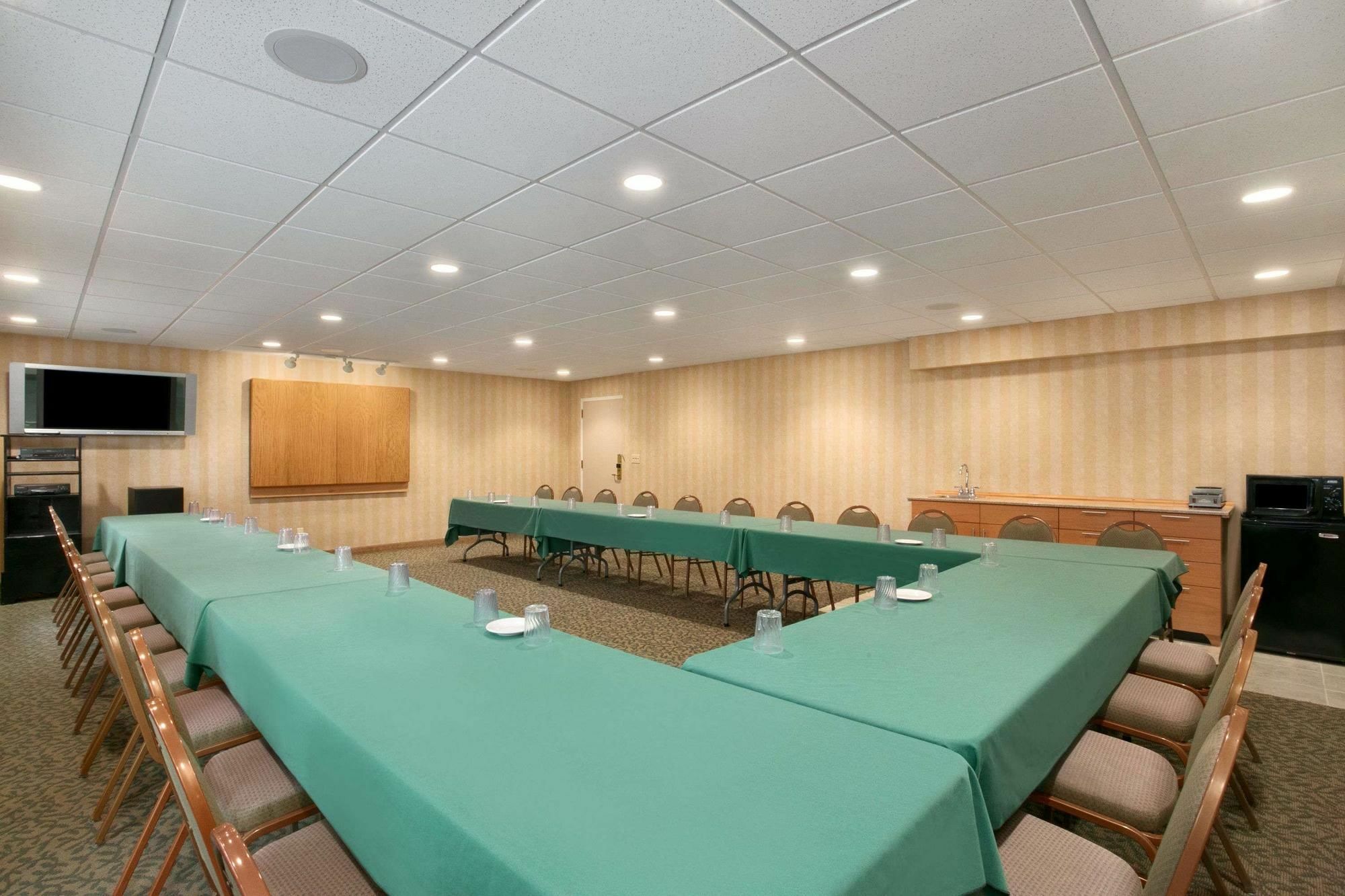Clarion Pointe Rhinelander Downtown Hotel Buitenkant foto